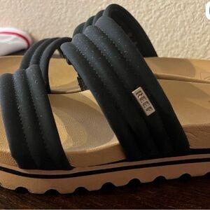 Reef Women's Black and Tan Sandals